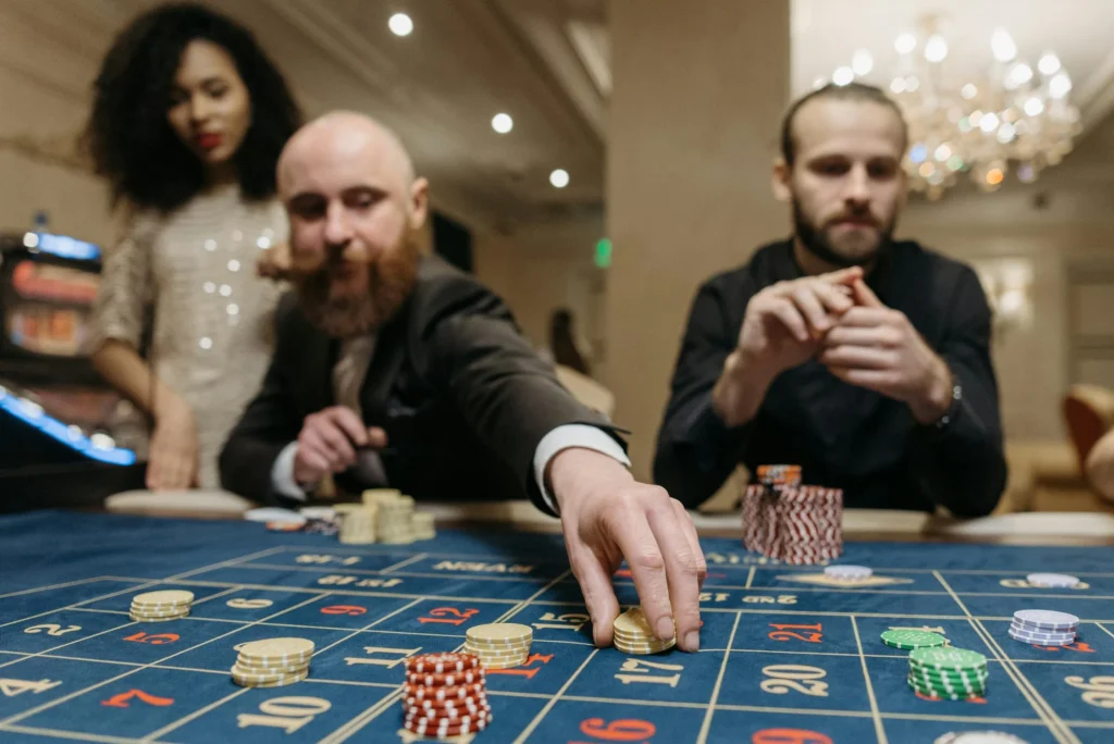 Betting Strategies: What Casino Players Can Learn from Successful Sports Bettors